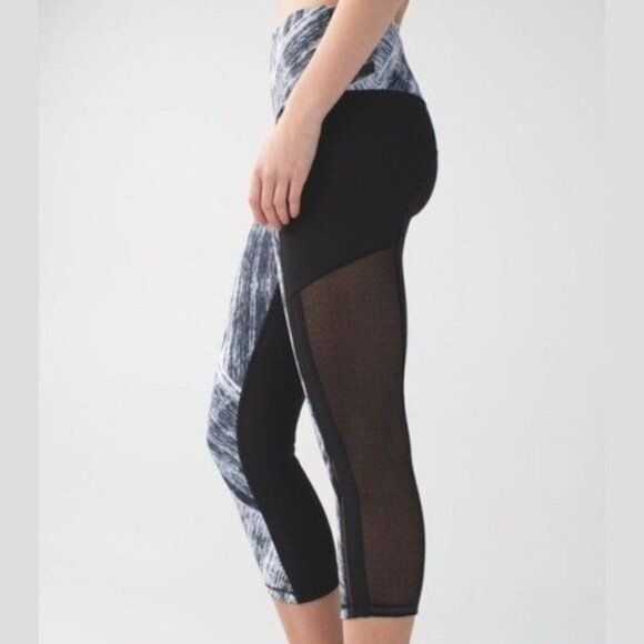 Lululemon Black & White Hot to Street Crop Leggings 6 Small - Picture 2 of 12